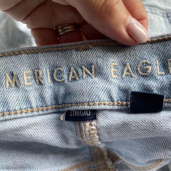 American Eagle Relaxed Short Women's 4 Light Wash Denim Raw Hem Stretch Strigid - Picture 6 of 11